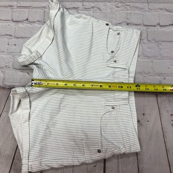 Levi's Women Mid Length Shorts Size 28 Striped Cotton Blend M127 -18 - Picture 4 of 16